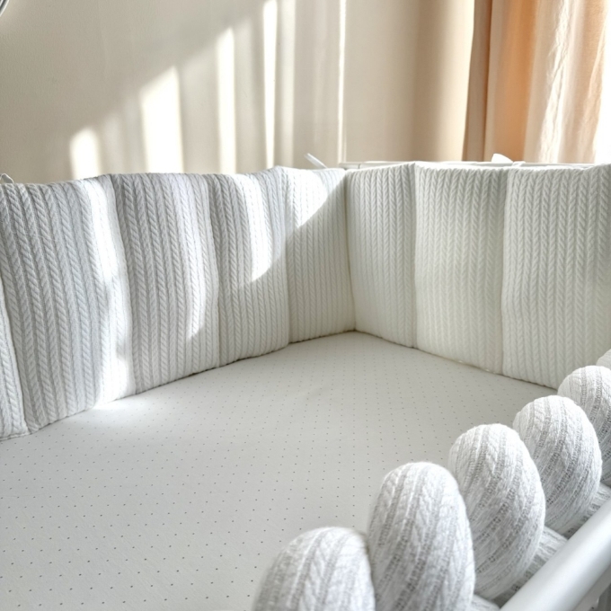 Protectie laterala patut bebelusi – Velvet alb (2)